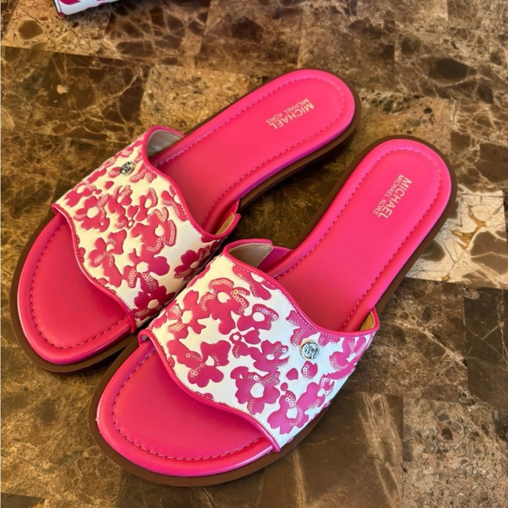 Brand New Michael Kors RARE Dragonfruit Pink and White Floral Sandals Size 9.5